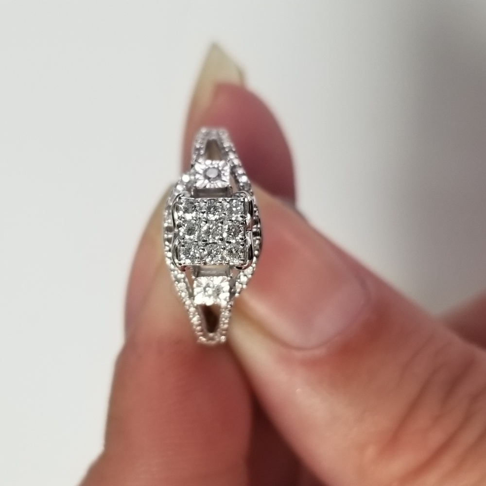 10K white gold cluster ring